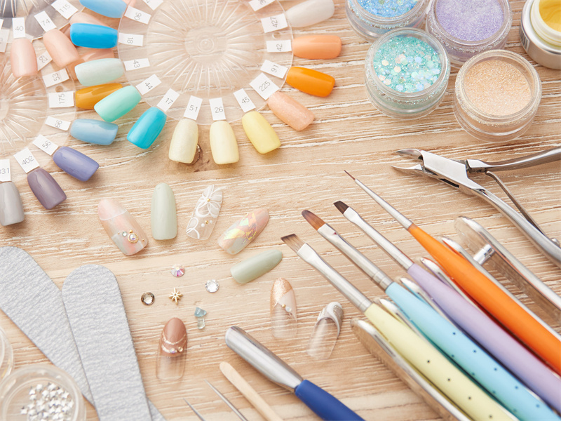 Kuinka erottaa kynsilakkaliiman laatu?
